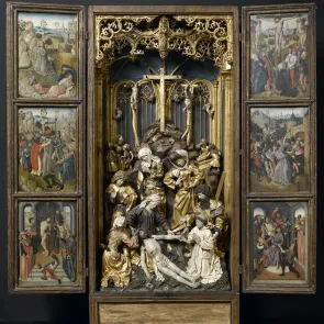 Retable en bois sculpté et peint, représentant des scènes bibliques. Vue de face.