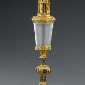 Objet en verre et métal doré orné d’émaux et d’inscriptions. Vue de face.