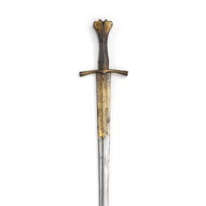 Metal sword with a fish-tail-shaped pommel. Front view.