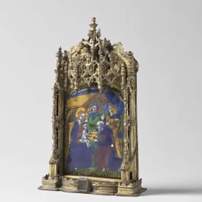Émail peint dans un cadre en métal doré représentant une scène de l’Adoration des Mages. Vue de trois quarts.