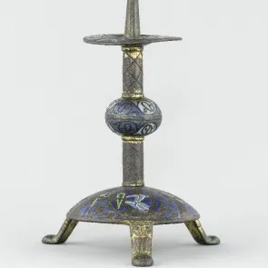 Enamel chandelier with feet shaped like stylized lion heads. The base depicts battle scenes. Front view.