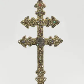 Double-crossbar cross in gilded metal decorated with filigree scrolls and gemstones. Front view.