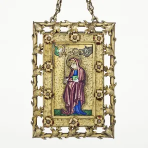 Golden pendant adorned with vegetal motifs; at the center, an enamel scene depicts a woman holding a candle. Front view.