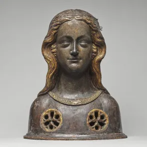 Buste en bois doré d'une jeune fille souriante, épaules ornées de rosaces ajourées. Vue de face.