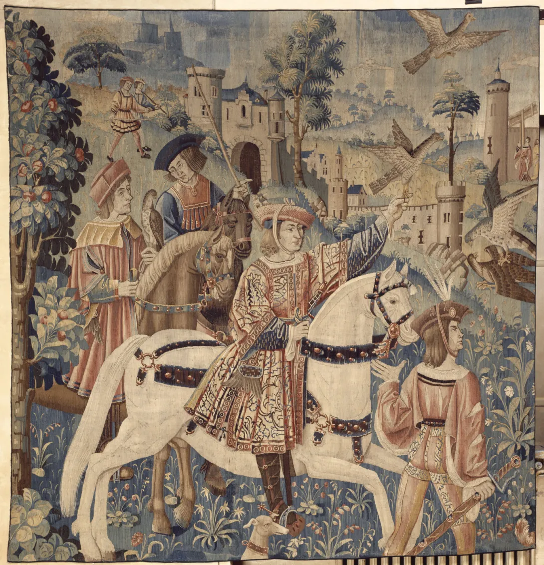 Tapisserie représentant des cavaliers avec des faucons partant pour la chasse. Vue de face.