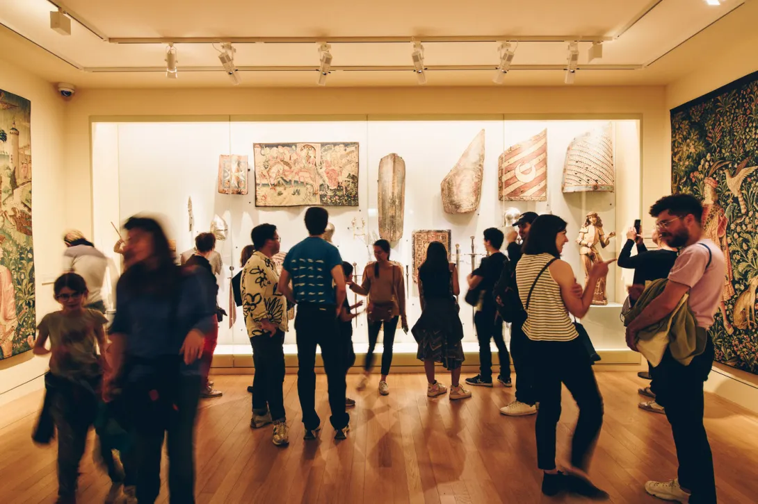Visiteurs au musée de Cluny, Salle 18