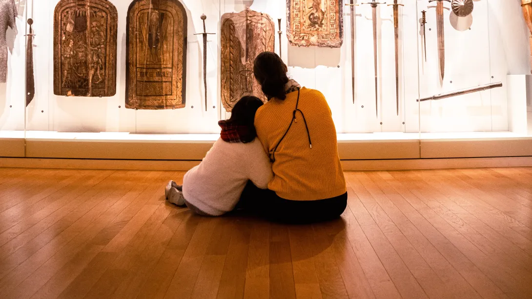 Visiteurs au musée de Cluny - Salle 18