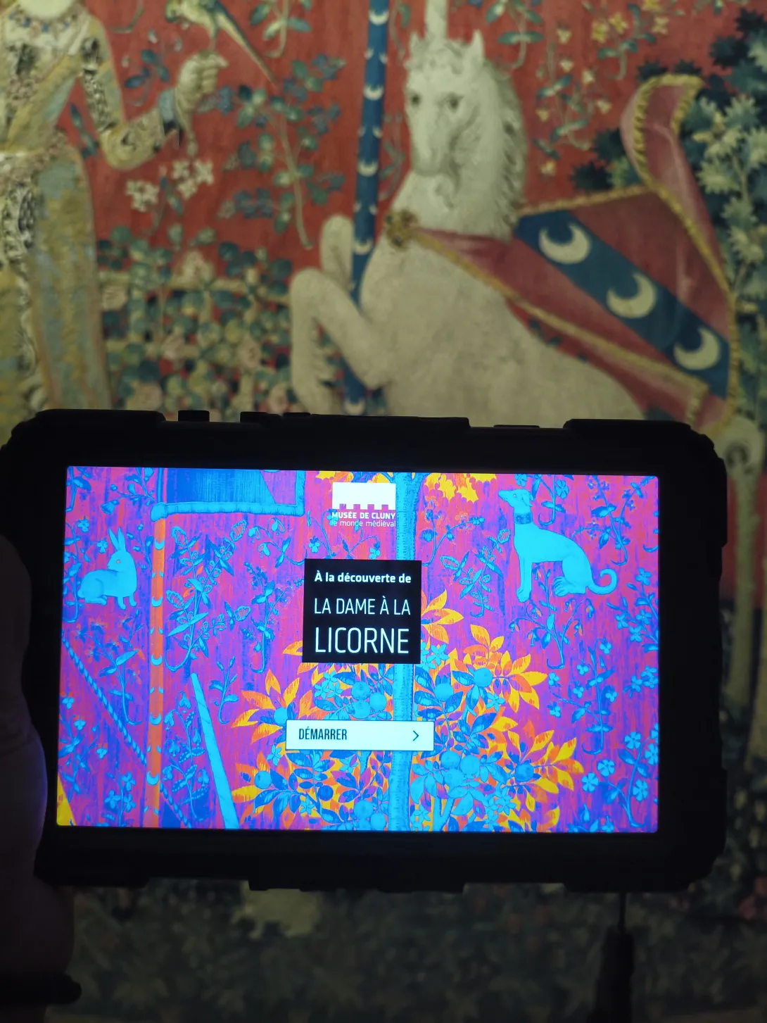 Tablette numérique autour de la Dame à la licorne
