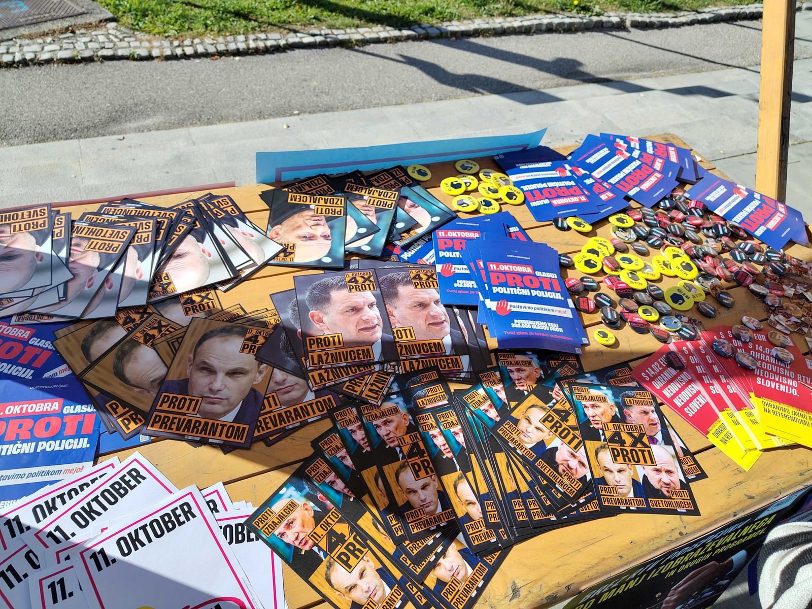 Letaki 4x PROTI in PROTI drugim referendumom