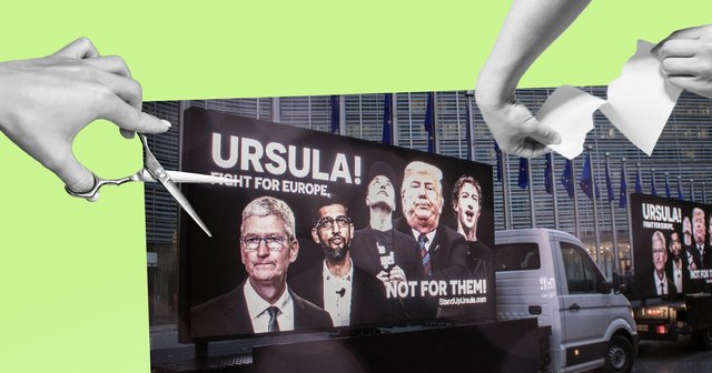 Kolaž fotografij: roka s škarjami, roki, ki trgata papir, fotografija iz akcije v Bruslju z ekrani, na katerih so fotografije Muska, Trumpa, Zuckerberga, Pichaia, Cooka in napis Ursula, fight for Europe, not for them!