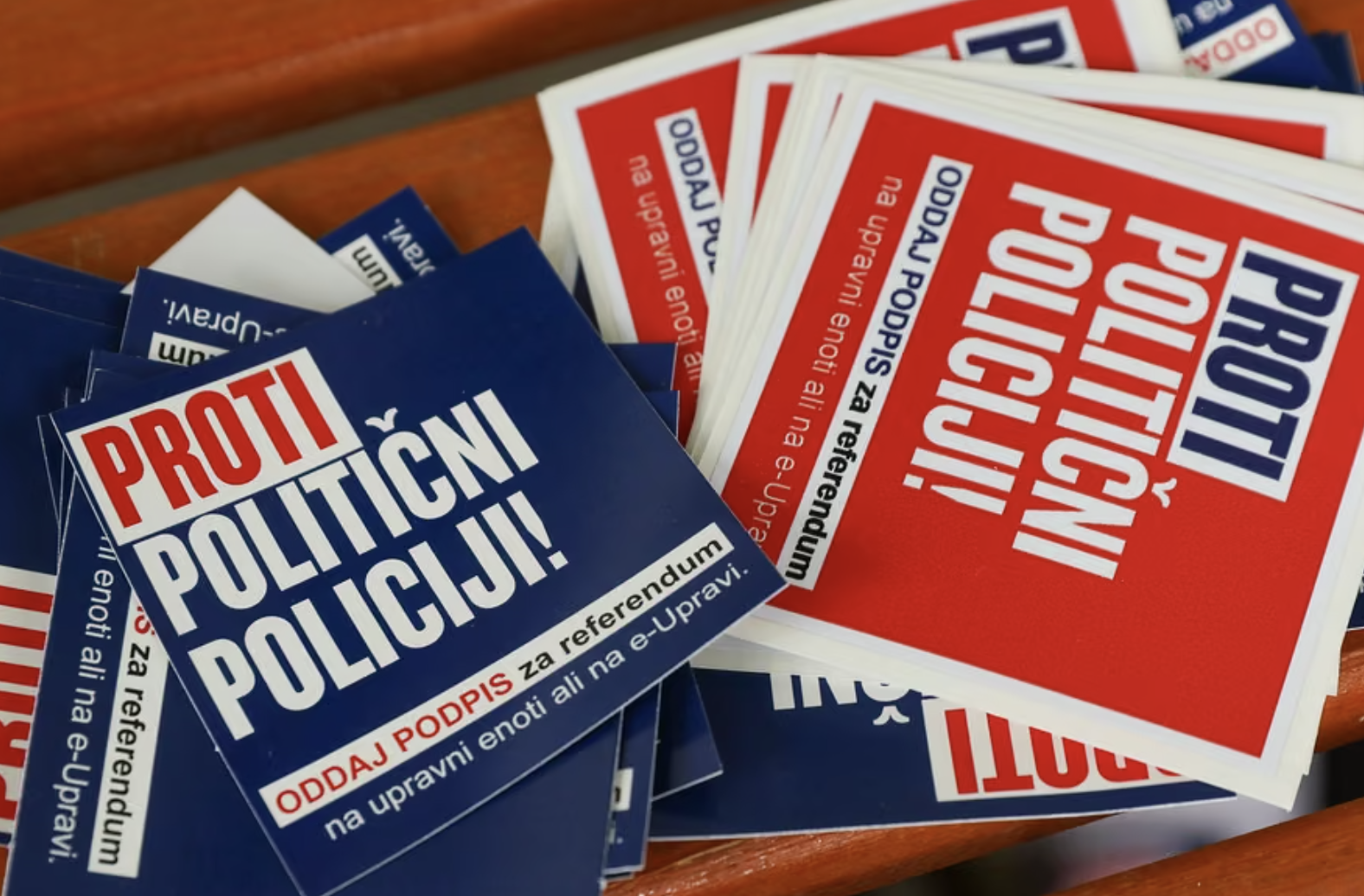 Nalepke kampanje proti politični policiji