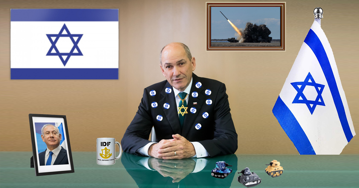 predsednik slovenske vlade Janez Janša sedi za mizo, na kateri so slika Netanjahuja, skodelica z napisom IDF in igračke tanki, v ozadju pa sta dve izraelski zastavi in slika vojaše rakete. gre za parodijo, slika je namreč fotošopirana.