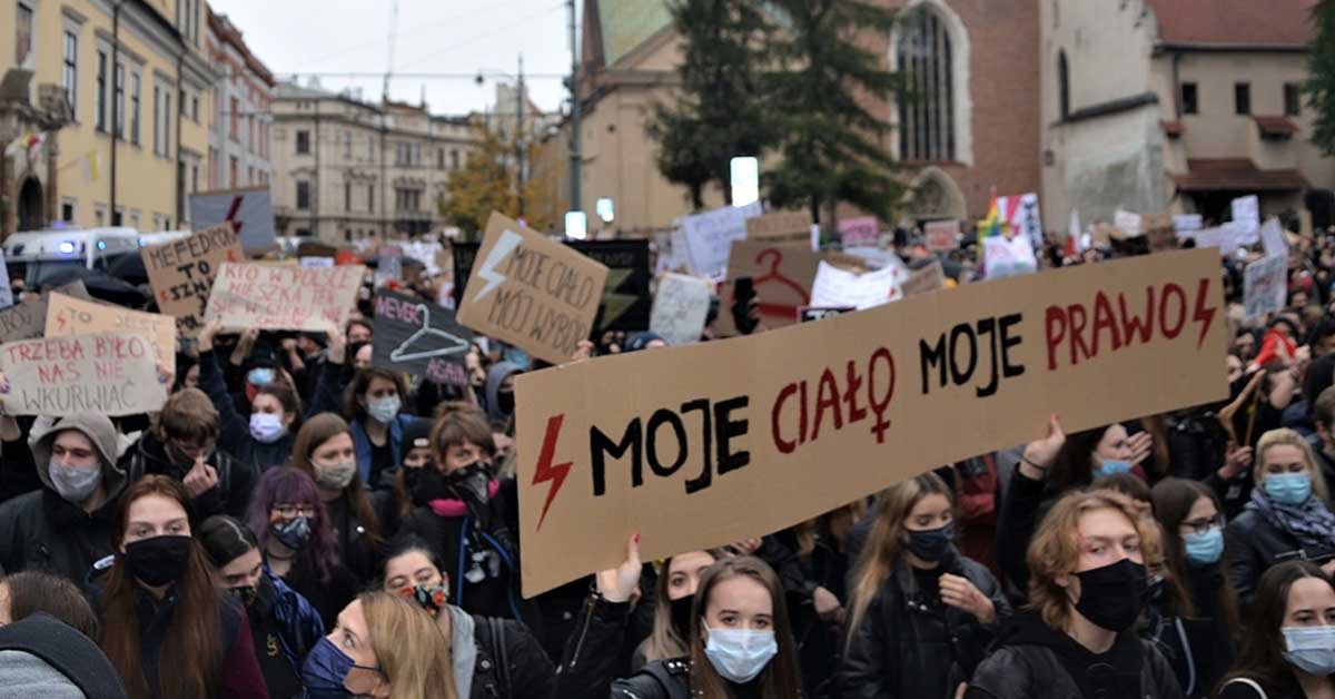 Protest proti omejitvam splava v Krakovu, oktober 2020.