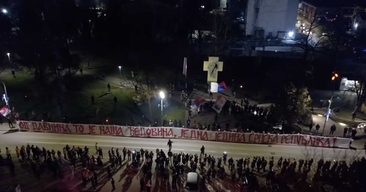 Zajem zaslona iz nacionalističnega videa praznovanja Dneva Republike Srpske v Prijedoru.