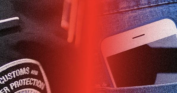 Fotografija prikazuje ameriškega mejnega policista in pametni telefon v žepu kavbojk, z rdečo svetlobo, ki simbolizira poseg v digitalno zasebnost na mejnih prehodih.