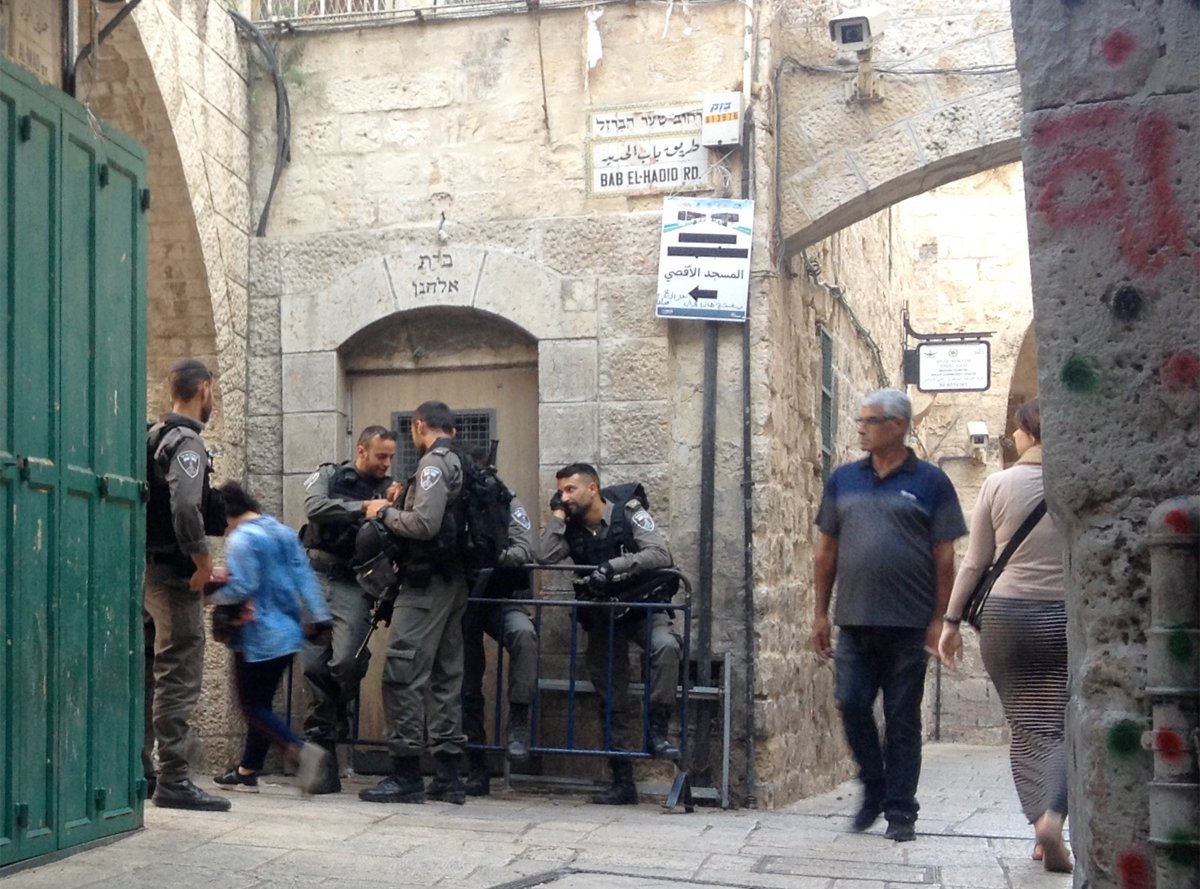 Israeli checkpoint in Hebron with a camera and IDF soldiers in conversation