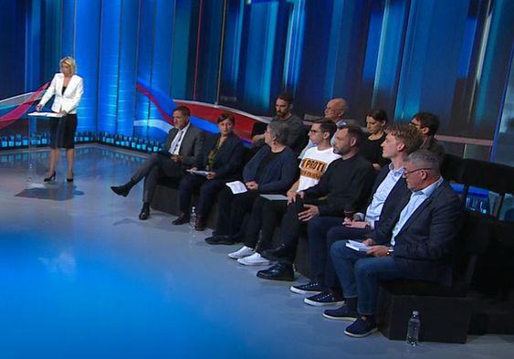 Nasprotniki posvetovalnega vprašanja o prisilnem delu na tribuni soočenja.