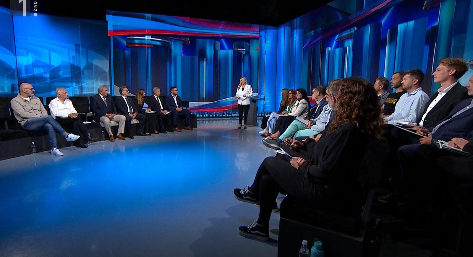 Studio TV Slovenija na soočenju glede zakona o politični policiji.