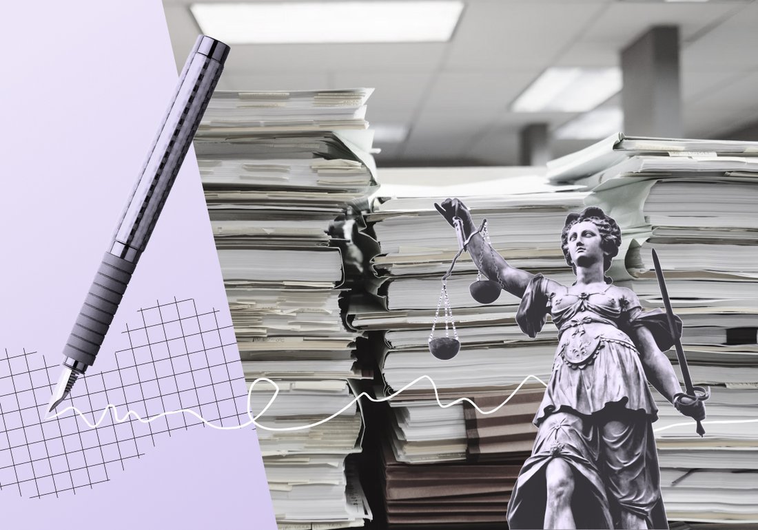 Nalivno pero, kupi map s papirji in kip ženske, ki drži tehtnico