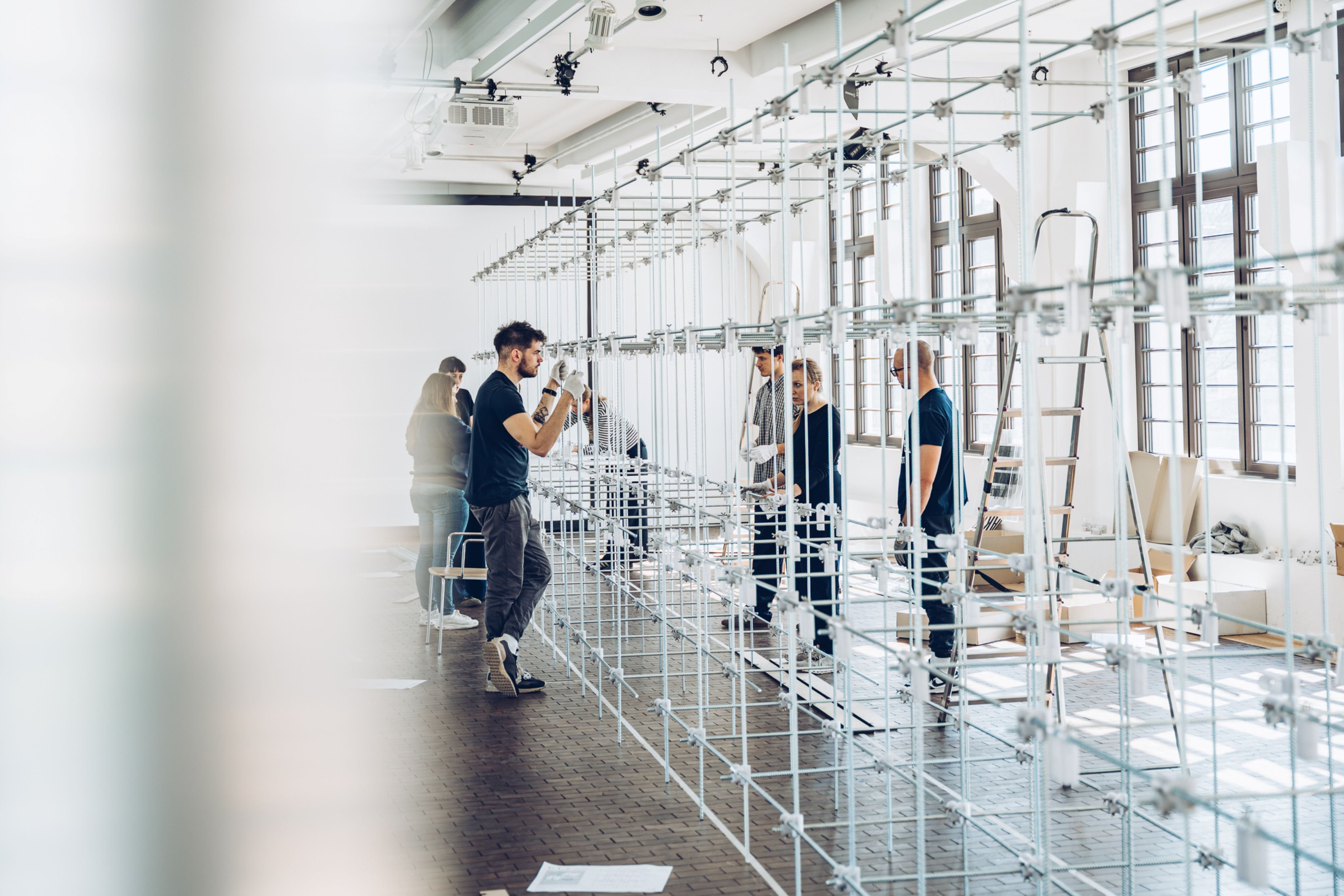 SIJW 2026_postavljanje razstave_Velika dvorana Centra Rog_foto_Jaka Ceglar (1)