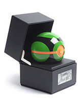 Réplique en métal de la Sombre Ball dans Pokémon