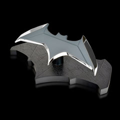 la-replique-du-batarang-de-batman-est-en-promo