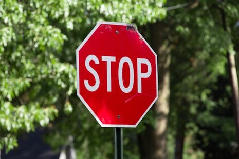 Photo d'un panneau STOP