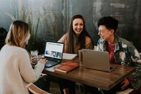 La bonne ambiance au travail : un critère important pour les commerciaux