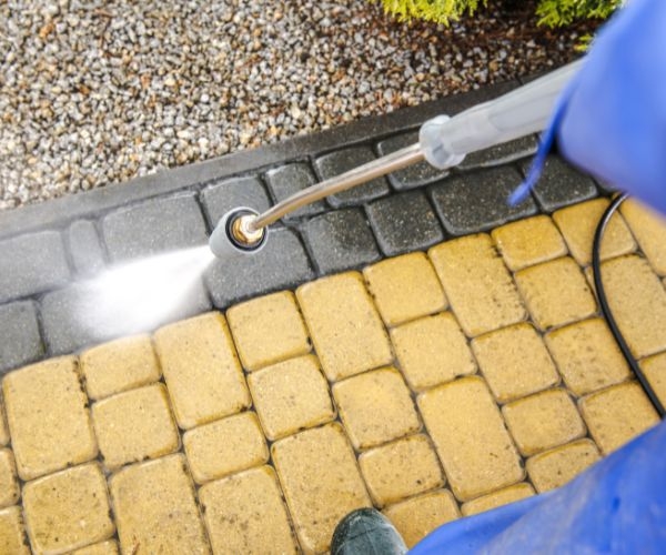 How Bundaberg Pressure Cleaning Can Revitalize Your Driveway