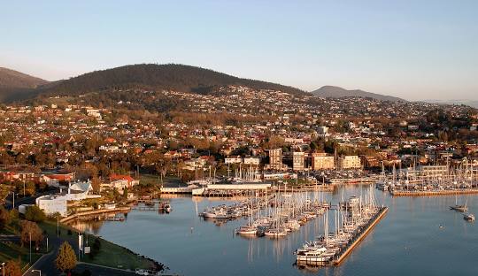 Hobart’s Cool Climate: Snow-Capped Peaks and Oceanic Breezes Shape Tasmania’s Capital