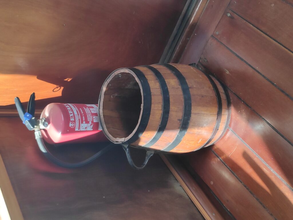 Boat cruize with alternative decor