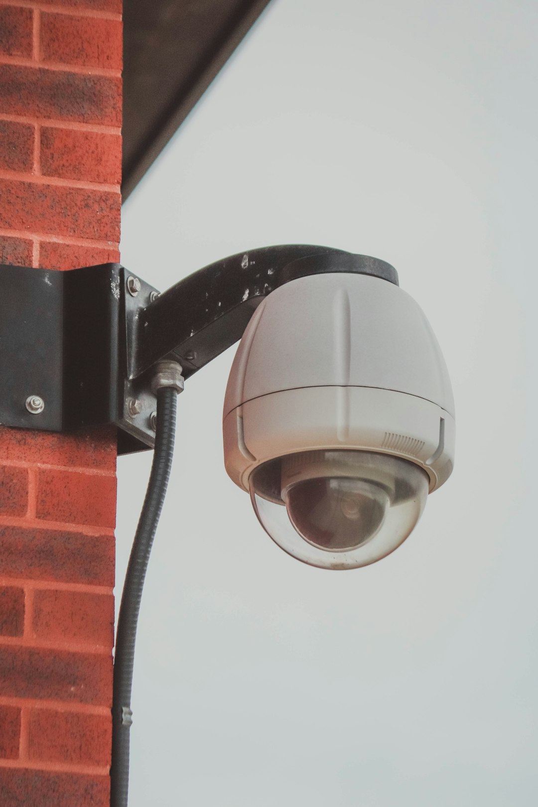 How AI Improves Threat Identification in Video Monitoring