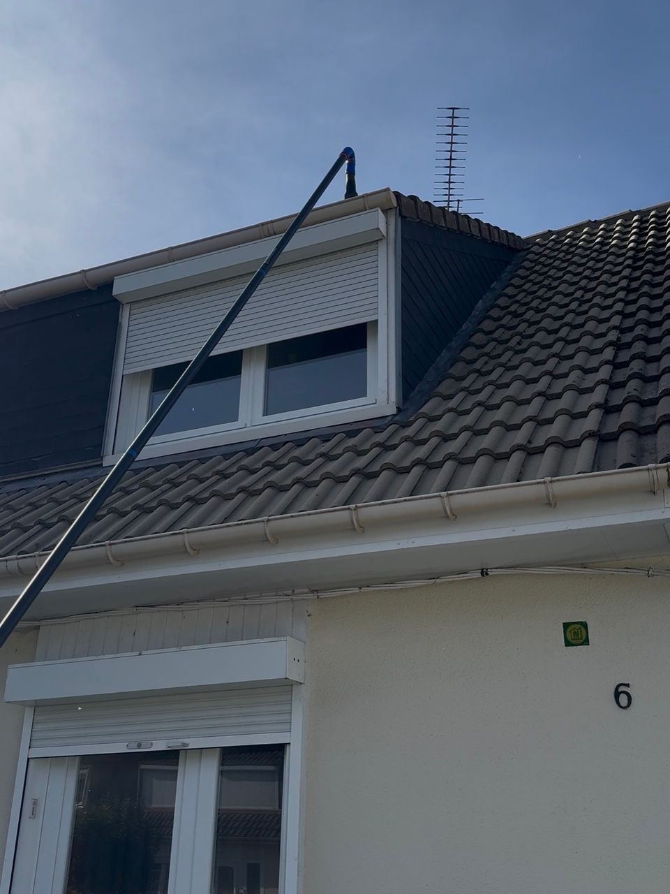 Aspiration de gouttières d'une maison en hauteur