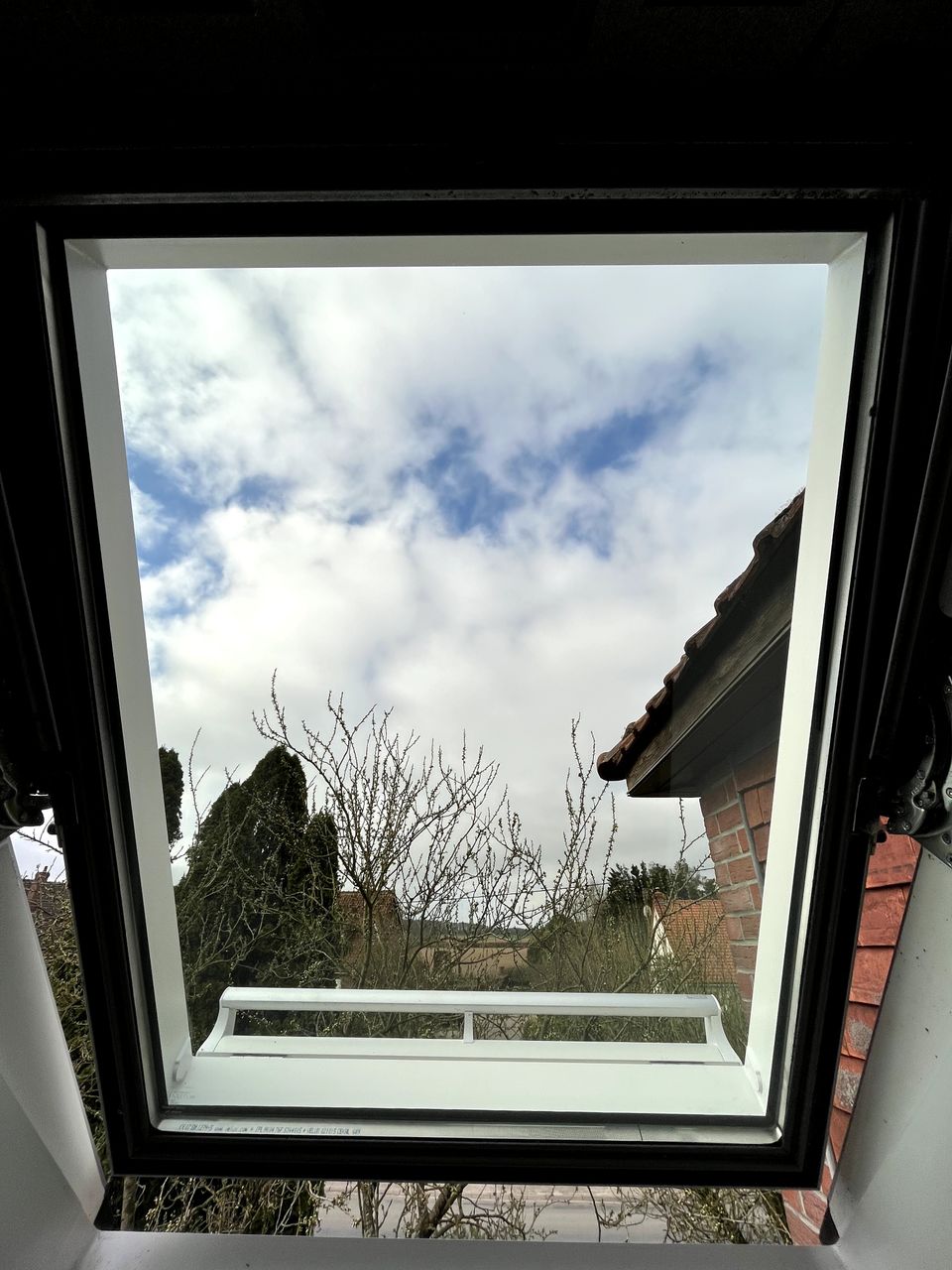 Résultat après notre intervention sur vitres vélux à Givenchy-le-Noble - Optipropre - nettoyage professionnel de vitres