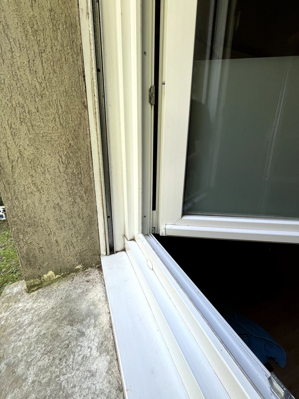 Résultat après notre intervention sur huisseries et vitres à Saint-Pol-sur-Ternoise - Optipropre - nettoyage professionnel de vitres