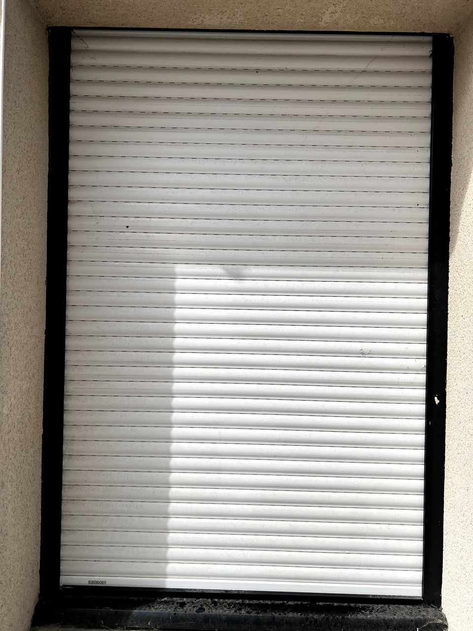 Avant intervention sur nettoyage de volet à Houchin - Optipropre - Nettoyage professionnel de vitres et volets dans le Pas de Calais