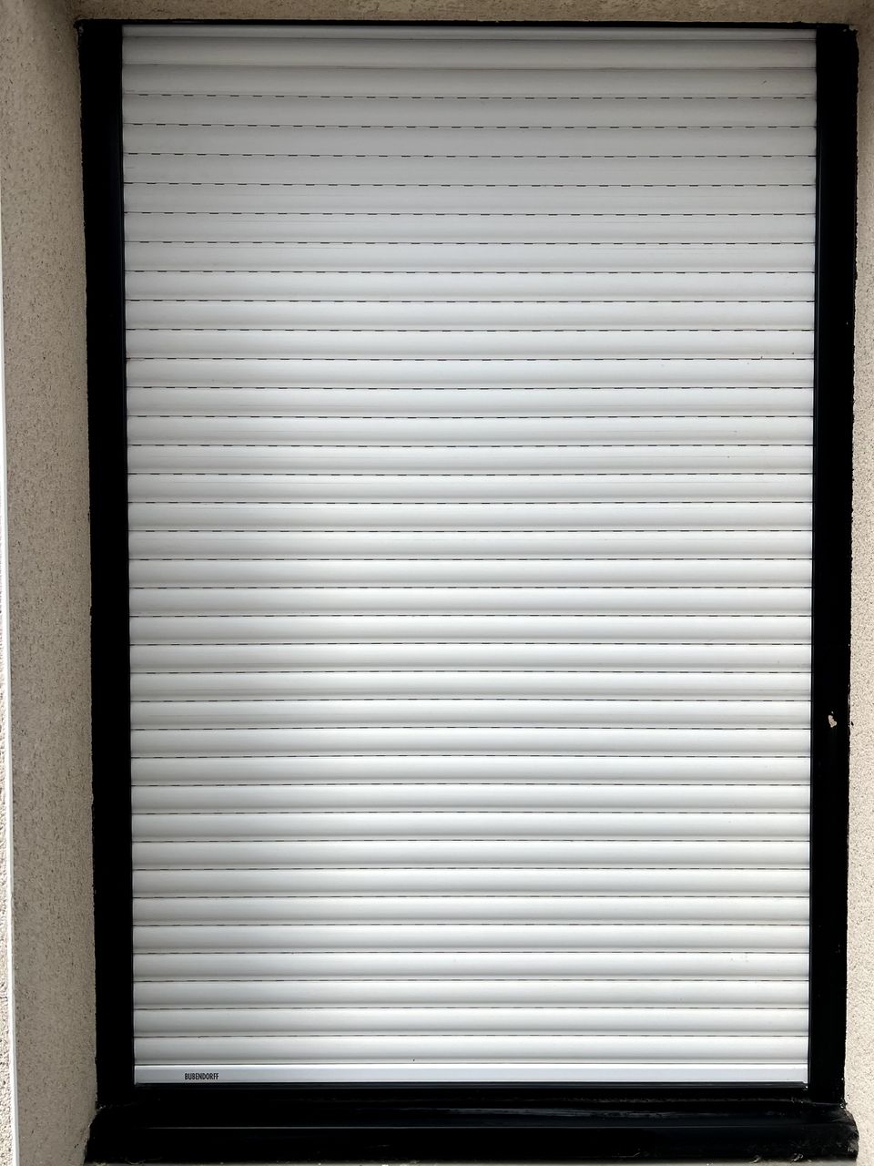 Après notre intervention sur nettoyage de volet à Houchin : résultat impeccable - Optipropre - Nettoyage professionnel de vitres et volets dans le Pas de Calais