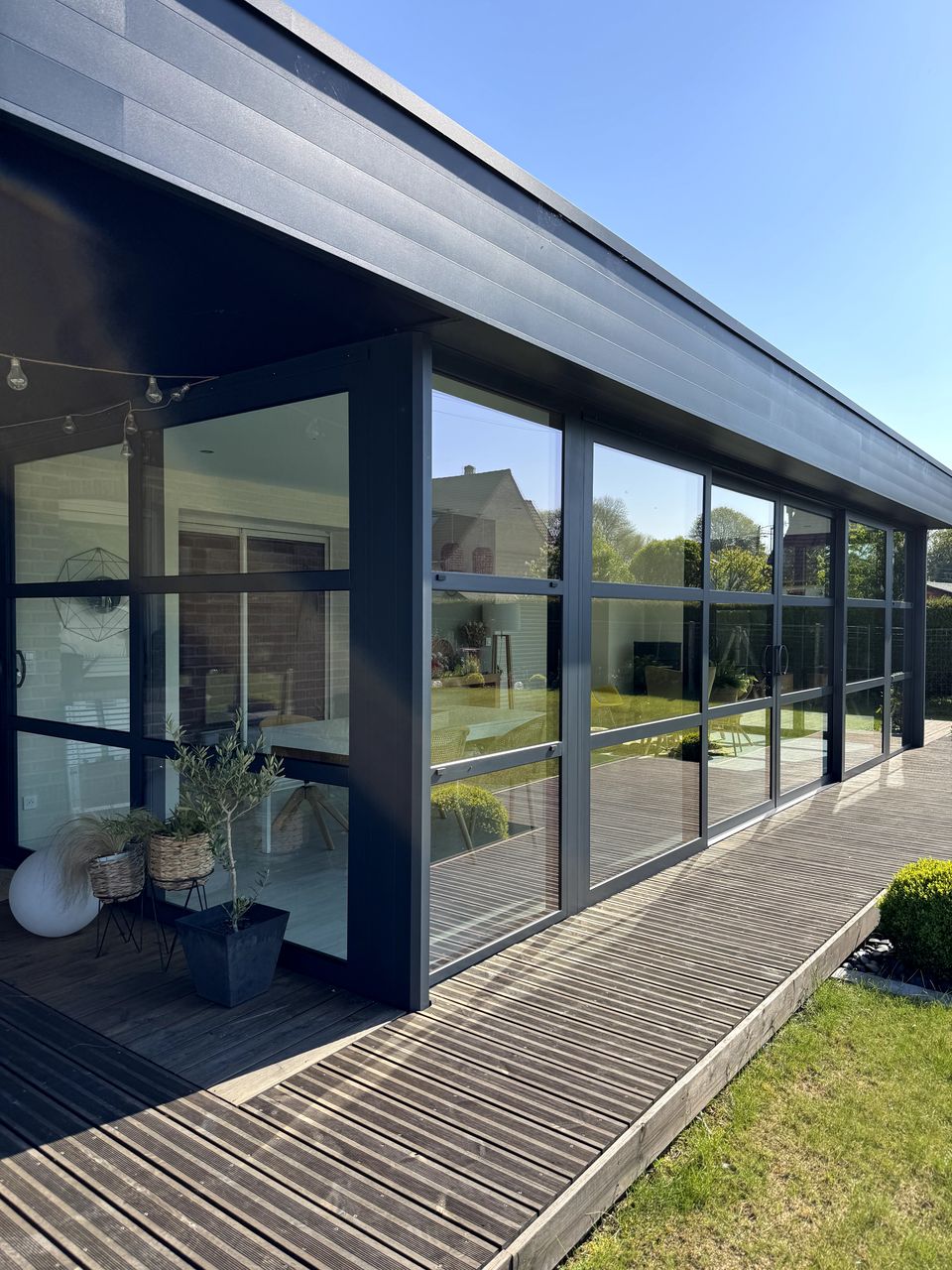 Nettoyage d’une grande véranda pour une transparence et une luminosité retrouvées