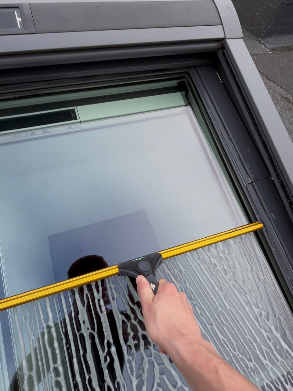 Nettoyage de Velux avant après à Saint-Michel-Sur-Ternoise par Optipropre dans le Pas de Calais 62