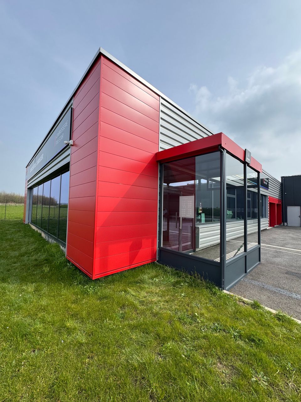 Nettoyage des vitres de la carrosserie Candelier a saint pol sur ternoise par Optipropre dans le Pas de Calais 62