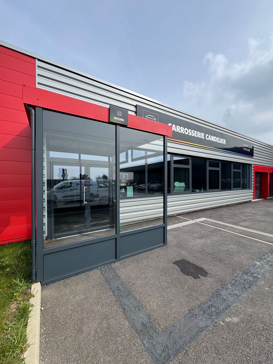 Nettoyage des vitres de la carrosserie Candelier a saint pol sur ternoise par Optipropre