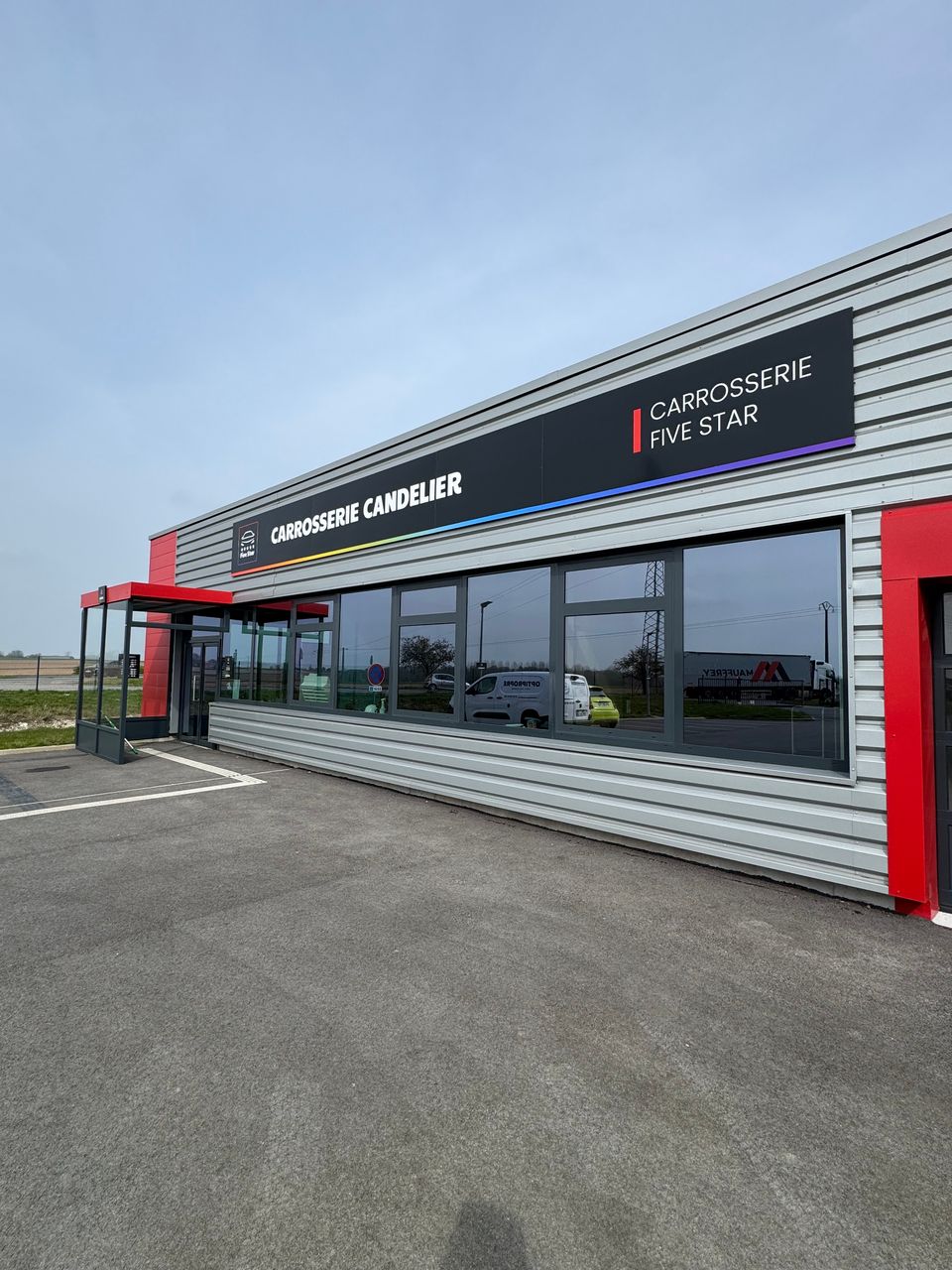 Nettoyage des vitres de la carrosserie Candelier a saint pol sur ternoise par Optipropre dans le pas de calais 62