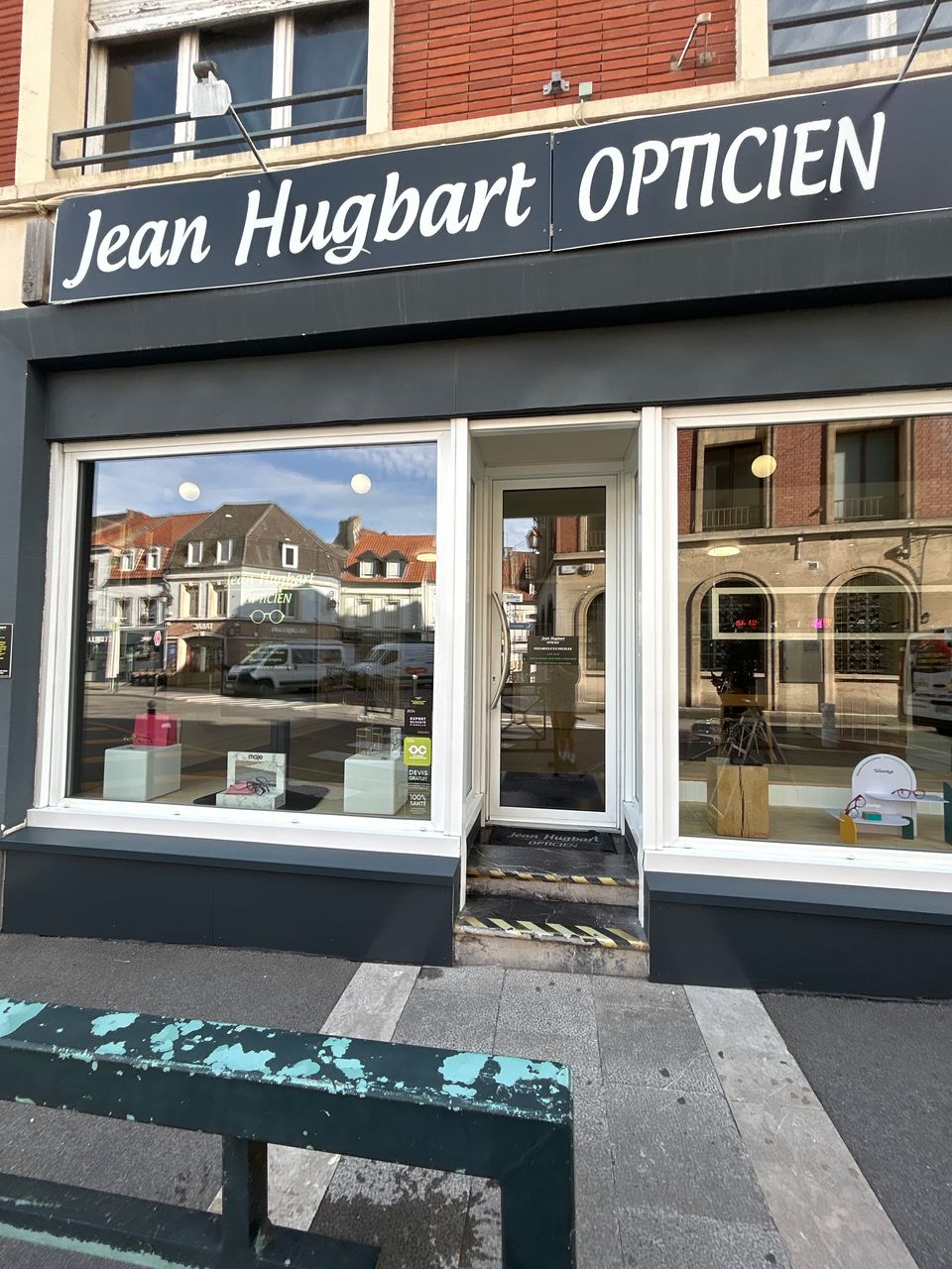 Nettoyage mensuel de la vitrine professionnelle