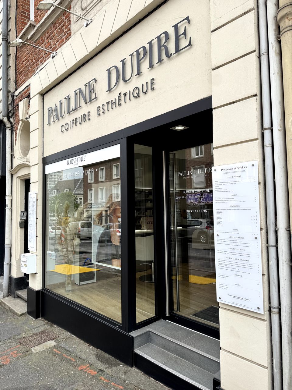 Entretien mensuel de vitrine pour un salon toujours impeccable