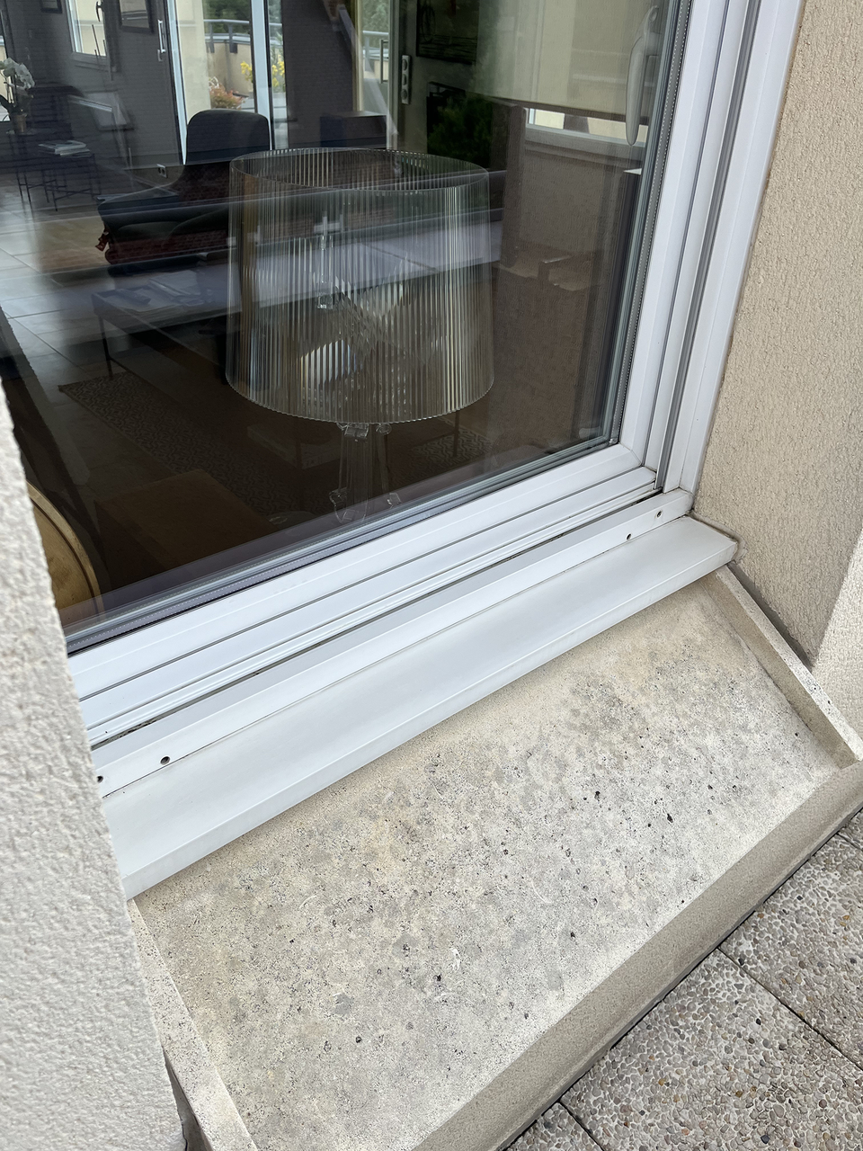 Après un nettoyage professionnel des vitres et huisseries à Arras réalisé par Optipropre