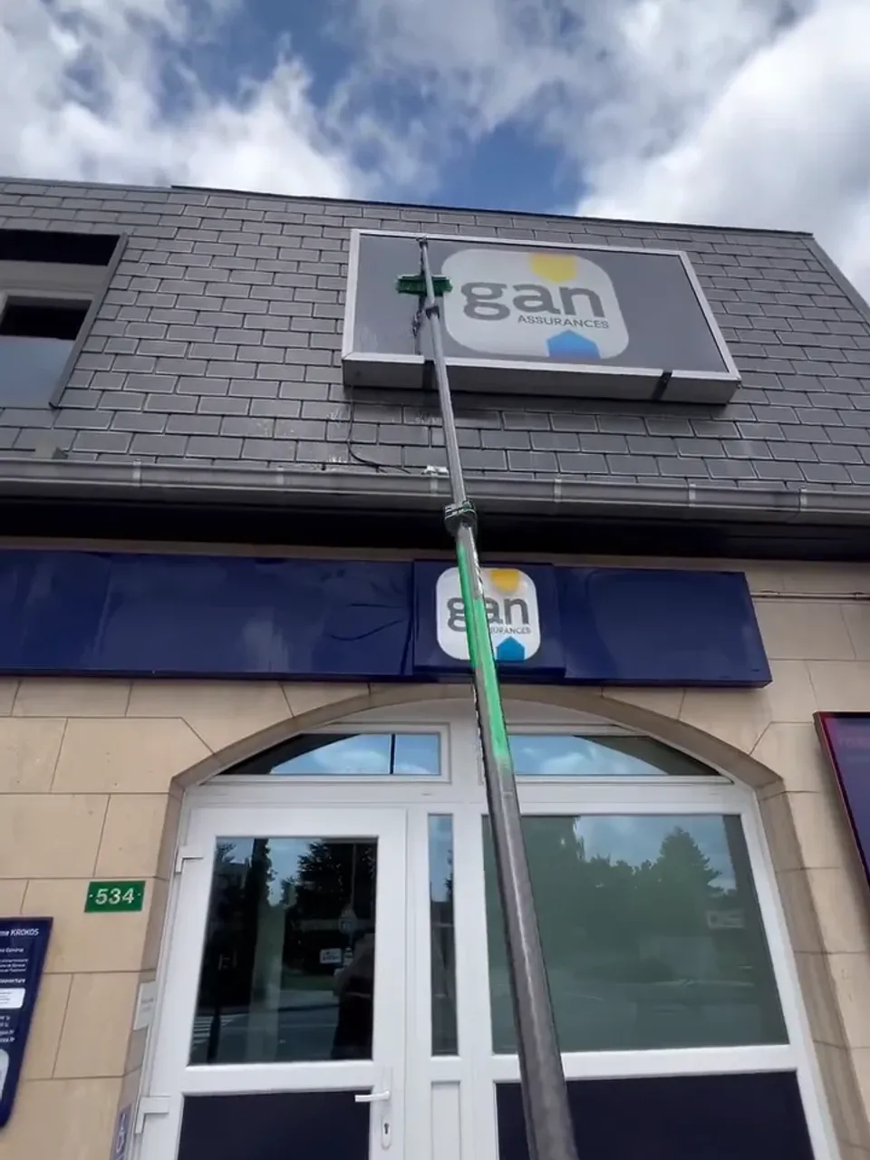 Prestation de nettoyage d'enseignes commerciales à Béthune pour Gan Assurance - Optipropre - Pas de Calais