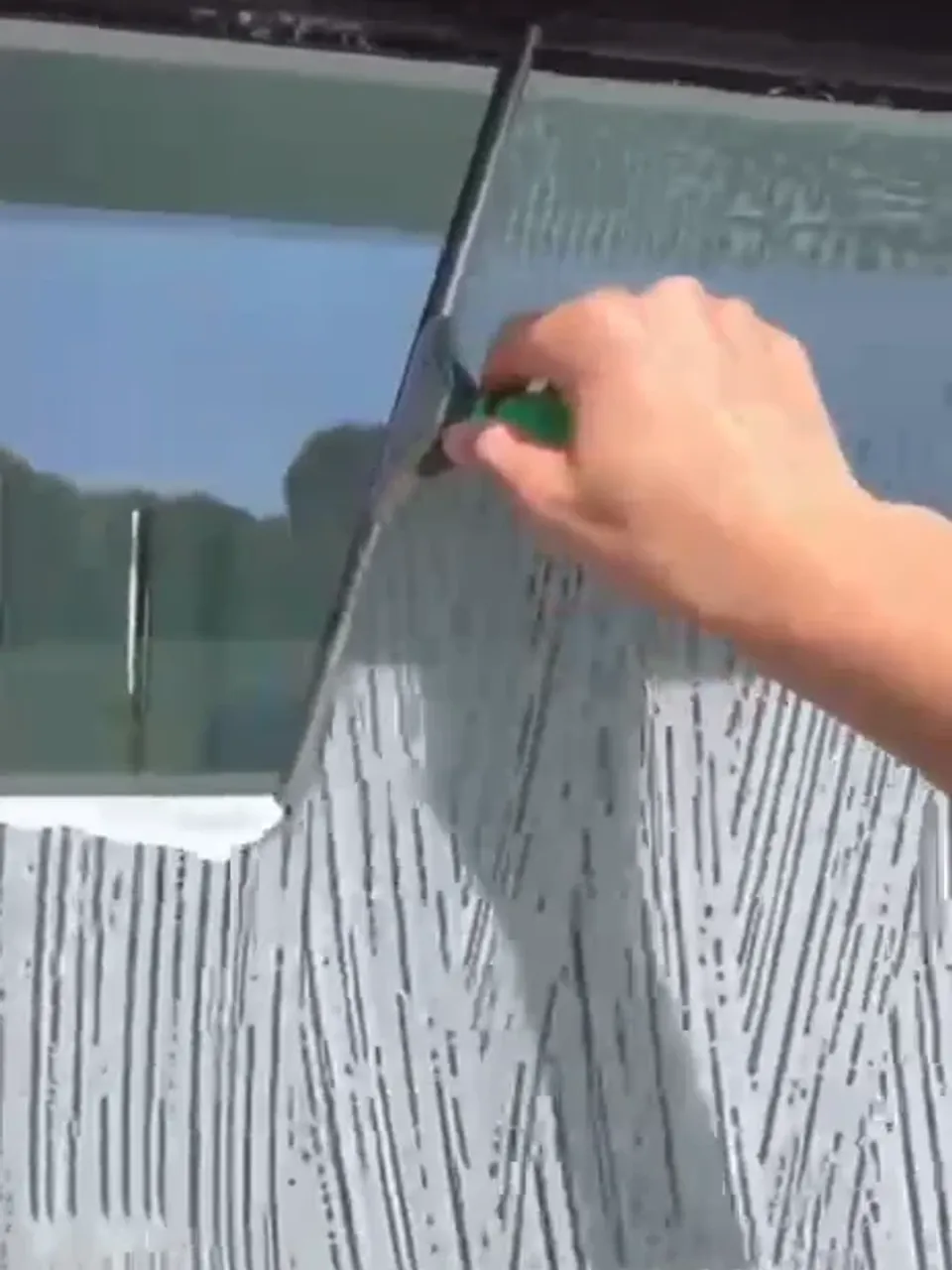 Nettoyage professionnel de vitres et encadrements à Houchin, réalisation Optipropre