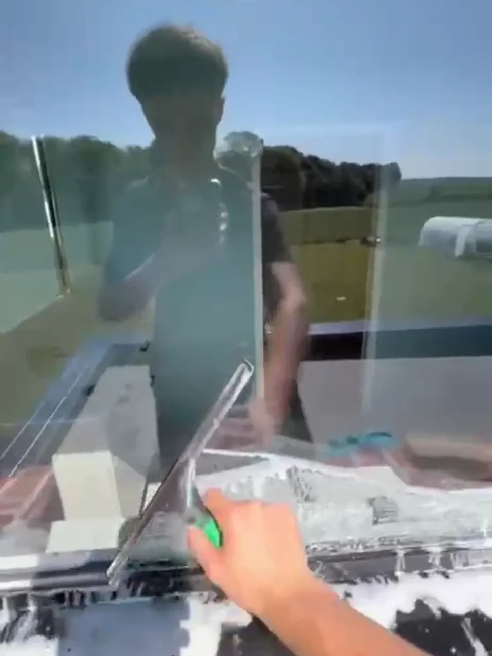 Résultat garanti, 0 traces, intervention Optipropre en nettoyage de vitres et huisseries à Houchin