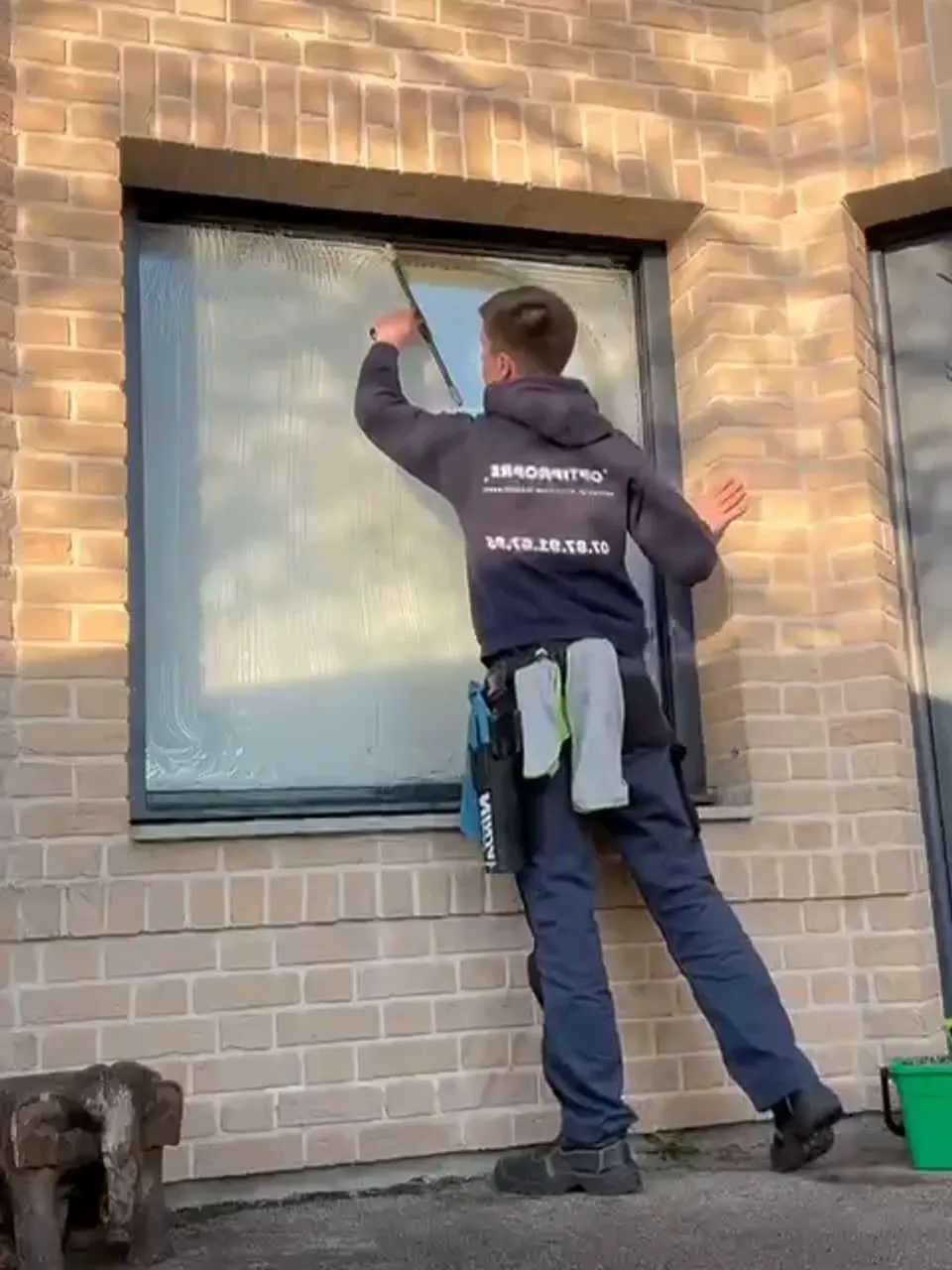 Intervention Optipropre sur un nettoyage de vitres et huisseries à Ecurie