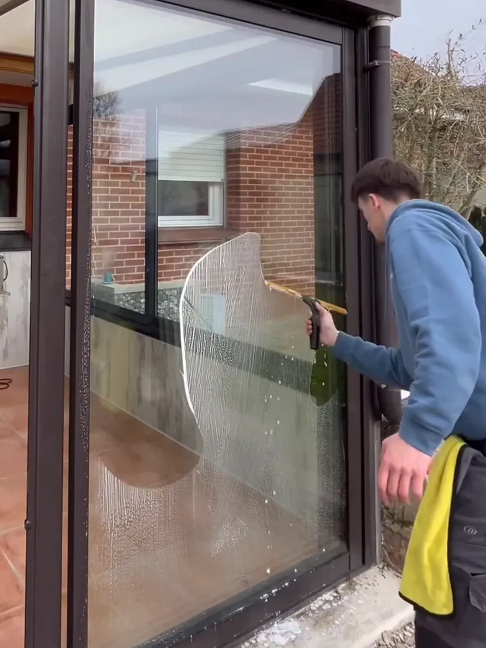 Intervention chez un particulier pour nettoyage de vitres de véranda à Arras - Optipropre Pas de Calais